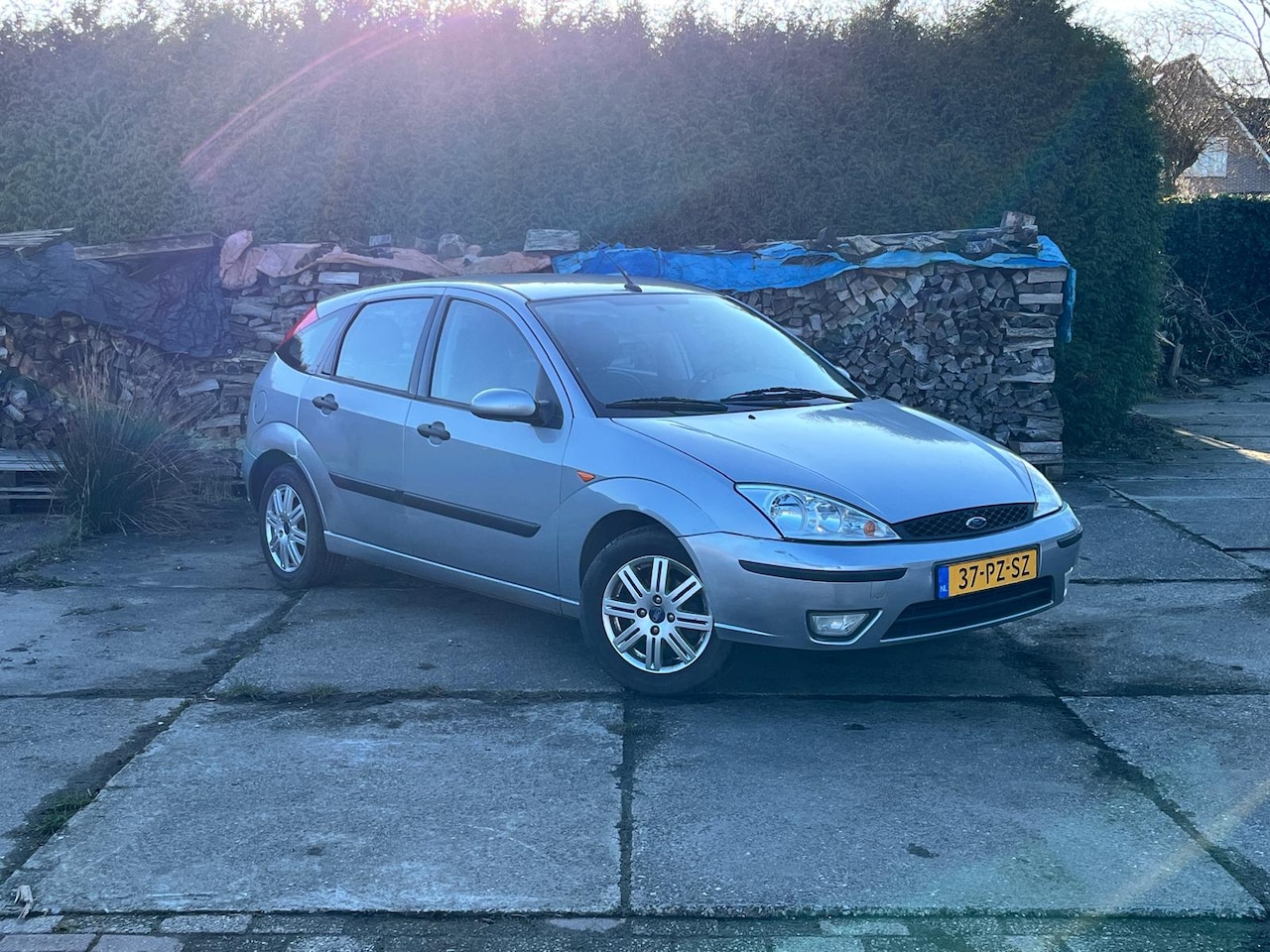 Ford Focus - 1.6-16V Ghia - AutoWereld.nl