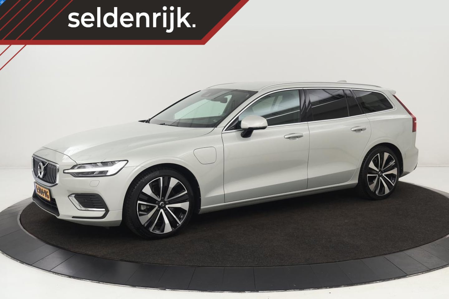 Volvo V60 - 2.0 T6 Twin Engine AWD Inscription | Trekhaak | Stoel & stuurverwarming | Leder | Camera | - AutoWereld.nl