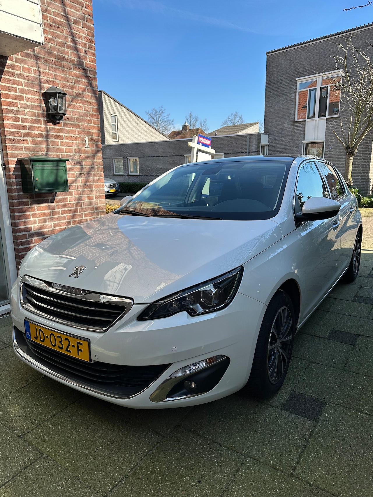 Peugeot 308 - 1.2 e-THP Allure Nette, ruime auto met panoramadak - AutoWereld.nl