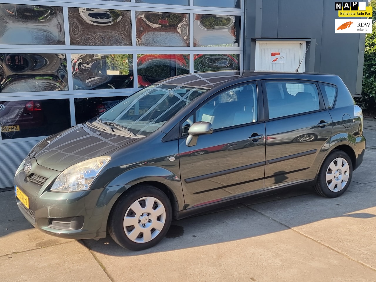 Toyota Verso - 1.6 VVT-i Terra 1.6 VVT-i Terra - AutoWereld.nl