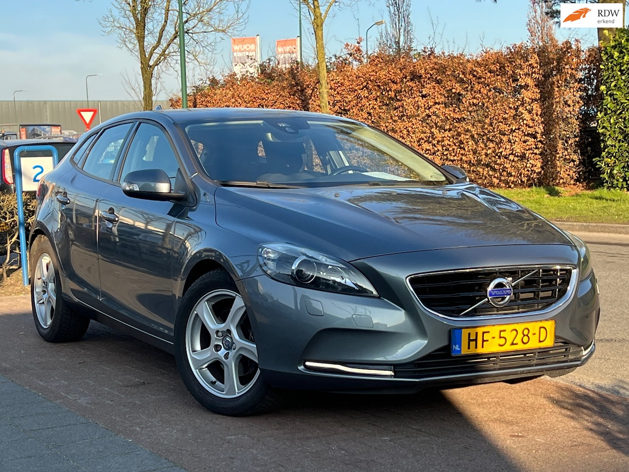 Volvo V40 - 1.6 T2 Summum * 91.193 KM!! APK 03-2026 - AutoWereld.nl