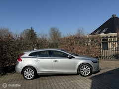 Volvo V40 - 1.6 T3 Momentum 1e Eigenaar dealer onder. Nieuwstaat