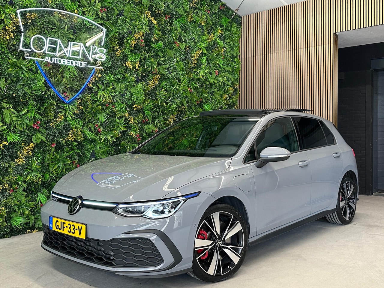 Volkswagen Golf - 1.4 eHybrid GTE / Pano / HUD / Trekhaak / Camera - AutoWereld.nl