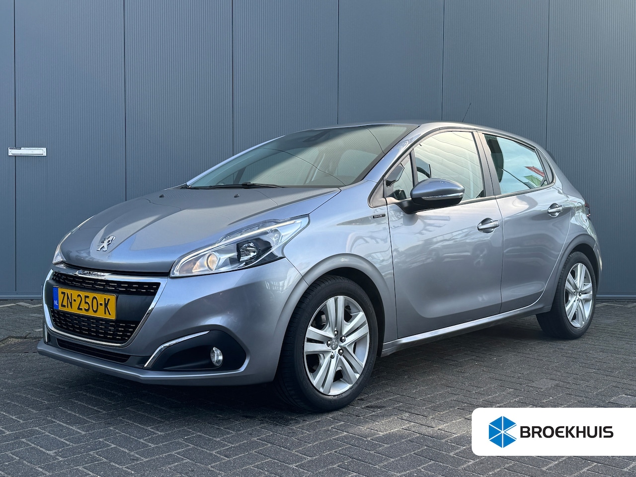 Peugeot 208 - 1.2 82pk Signature | Airco | Privacy Glass | Cruise controle | Boordcomputer | Bluetooh | - AutoWereld.nl