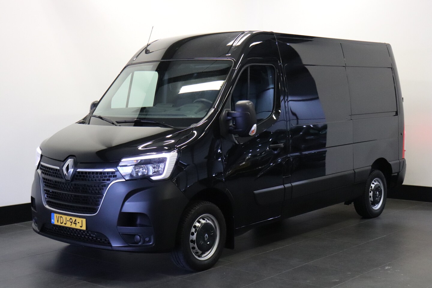 Renault Master - 2.3 dCi 135PK L2H2- EURO 6 - Airco - PDC - NAP - € 21.900,- Excl. - AutoWereld.nl