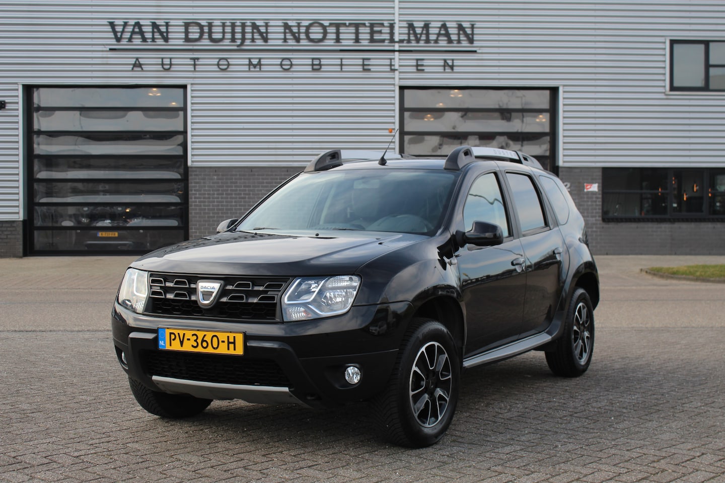 Dacia Duster - 1.2 TCe 4x2 Blackshadow / Camera / Leer / N.A.P. - AutoWereld.nl