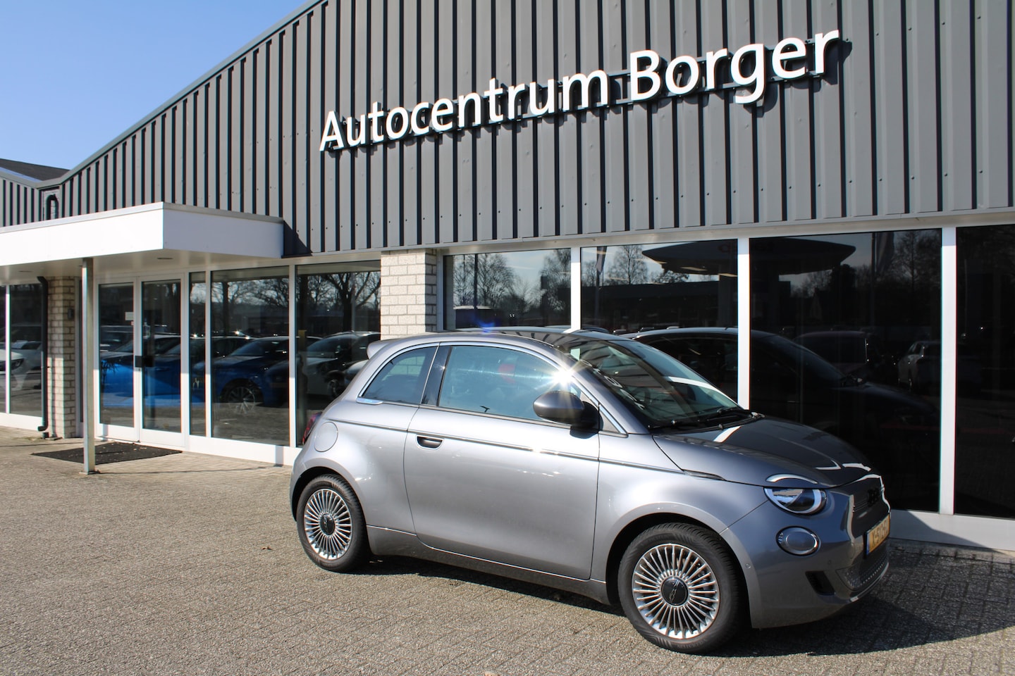 Fiat 500e - Urban 42 kWh automaat navi/16"LM /clima/cruise/camera - AutoWereld.nl