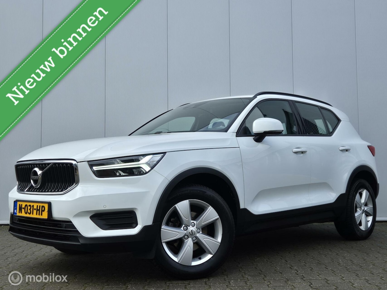 Volvo XC40 - 1.5 T2 MOMENTUM CORE AUTOMAAT/CAMERA/FULL LED - AutoWereld.nl