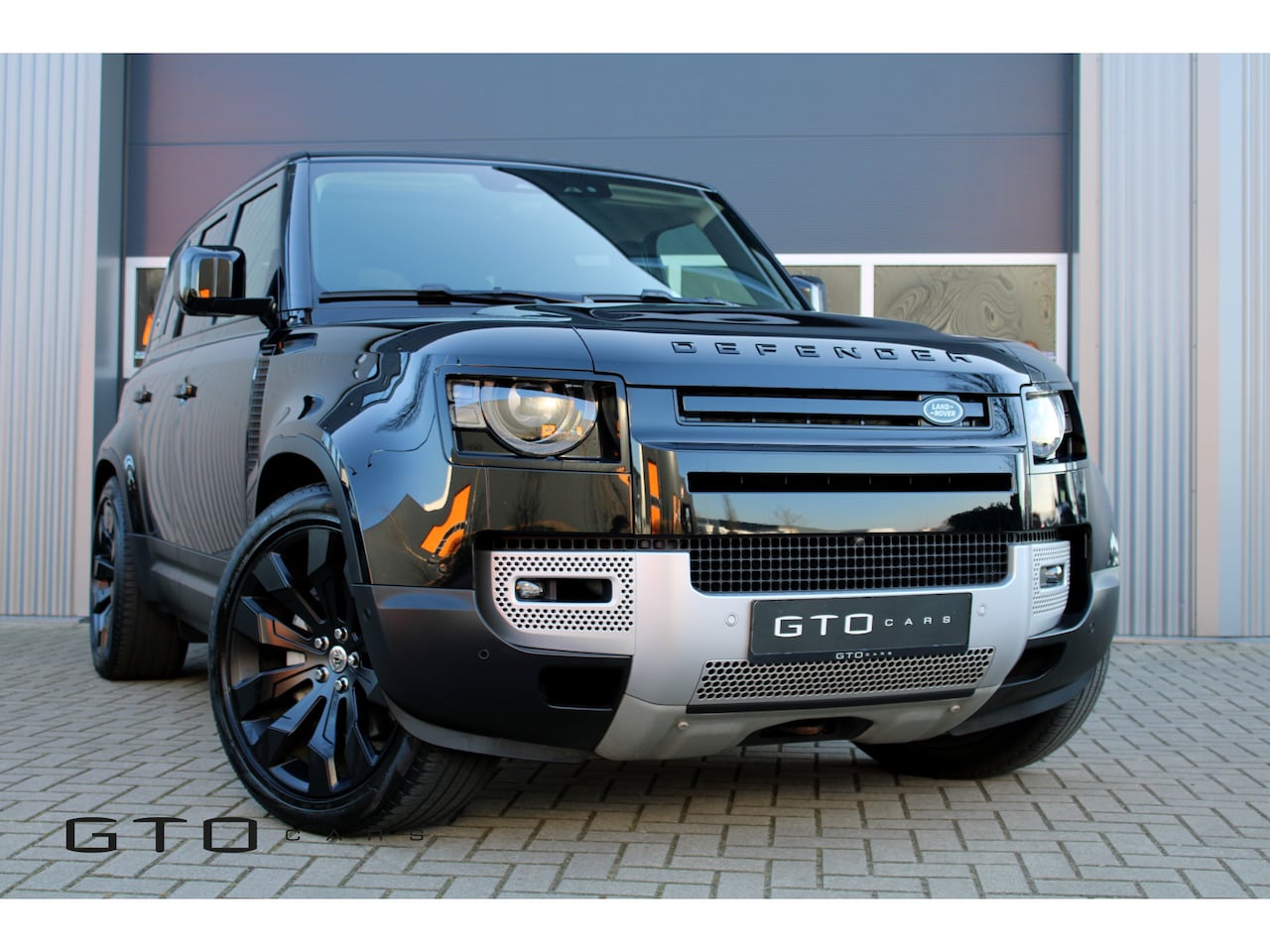 Land Rover Defender 110 - 2.0 P400e XS Edition Urban Wheels / Surround Camera / Panorama dak / Memory / Trekhaak - AutoWereld.nl