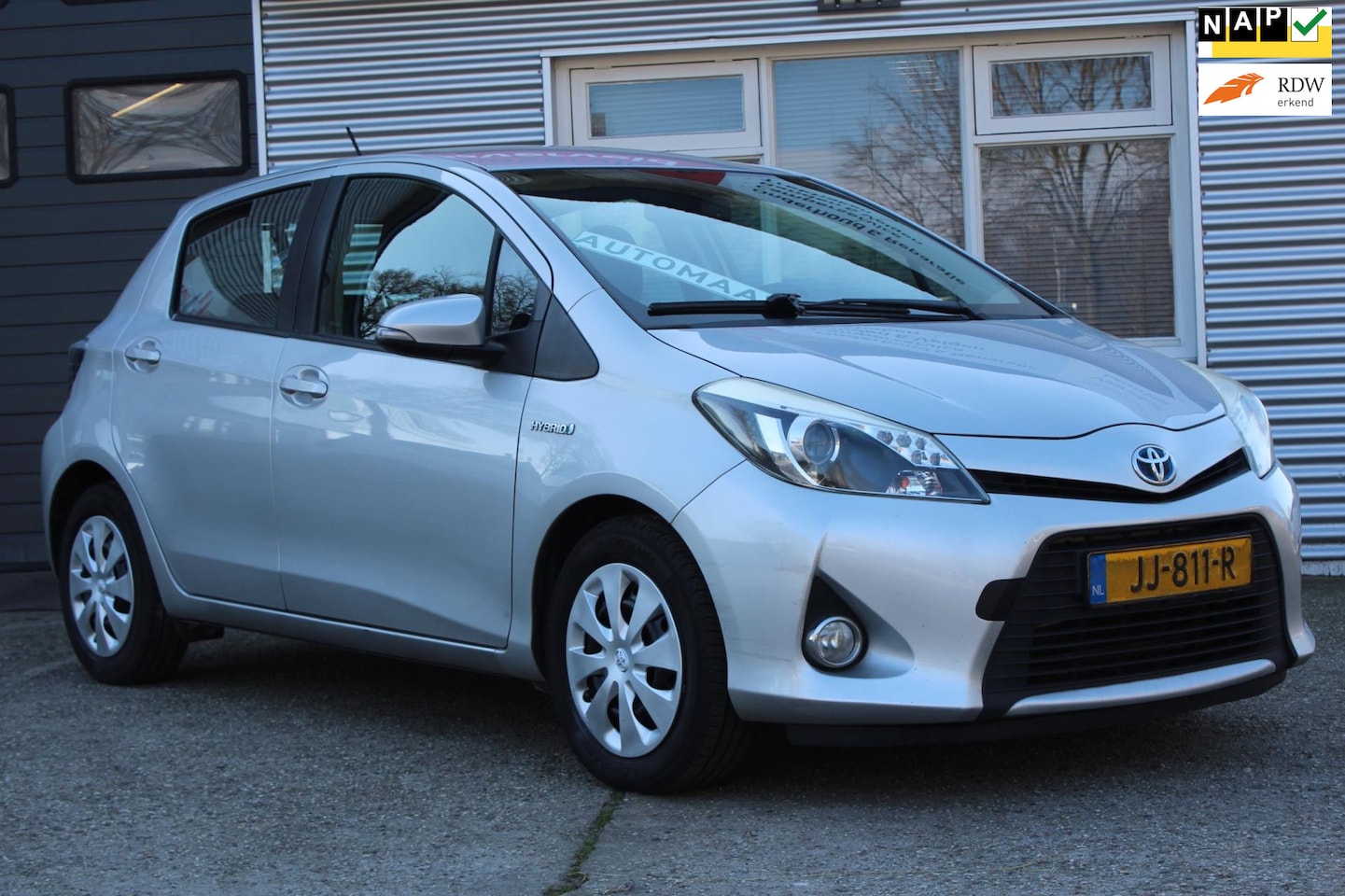 Toyota Yaris - 1.5 Full Hybrid Aspiration 5-deurs Automaat, airco/ climate control, navigatie, camera, bo - AutoWereld.nl