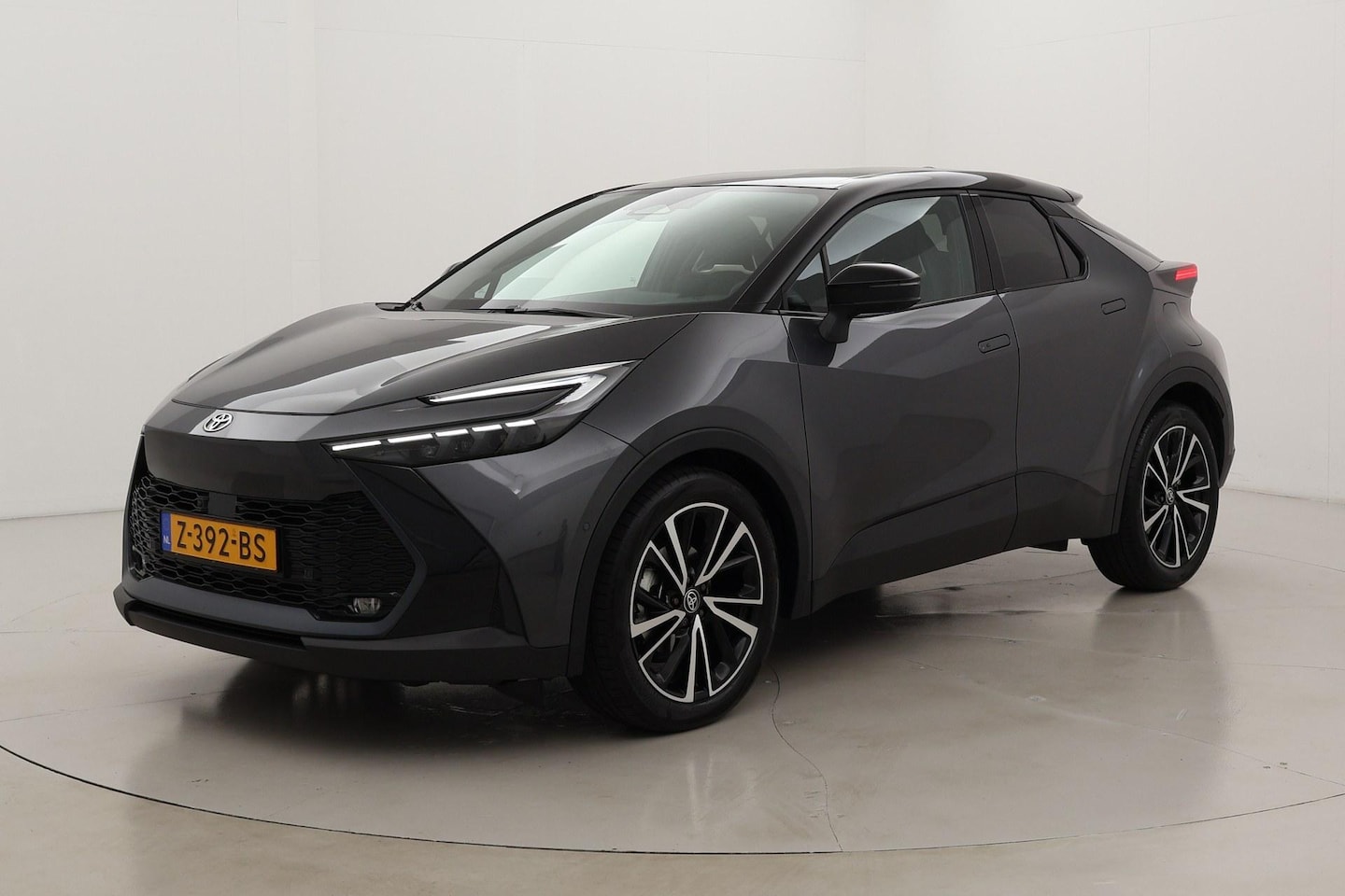 Toyota C-HR - 1.8 Hybrid 140 Executive | Navigatie | 360 camera | Sfeerverlichting | 19 inch - AutoWereld.nl