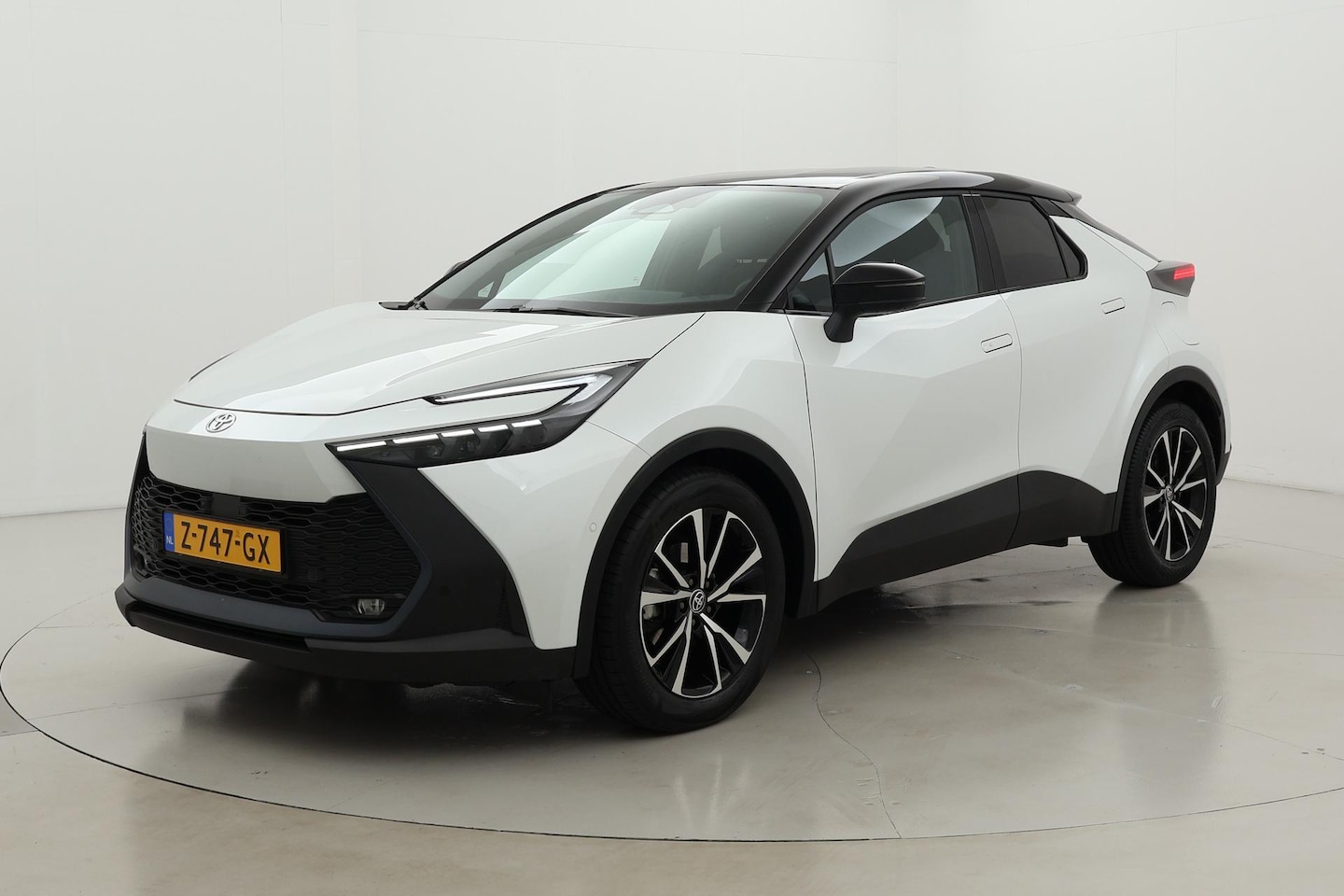 Toyota C-HR - 1.8 Hybrid 140 First Edition | Navigatie | 360 camera | Adaptive Cruise Control | Dodehoek - AutoWereld.nl