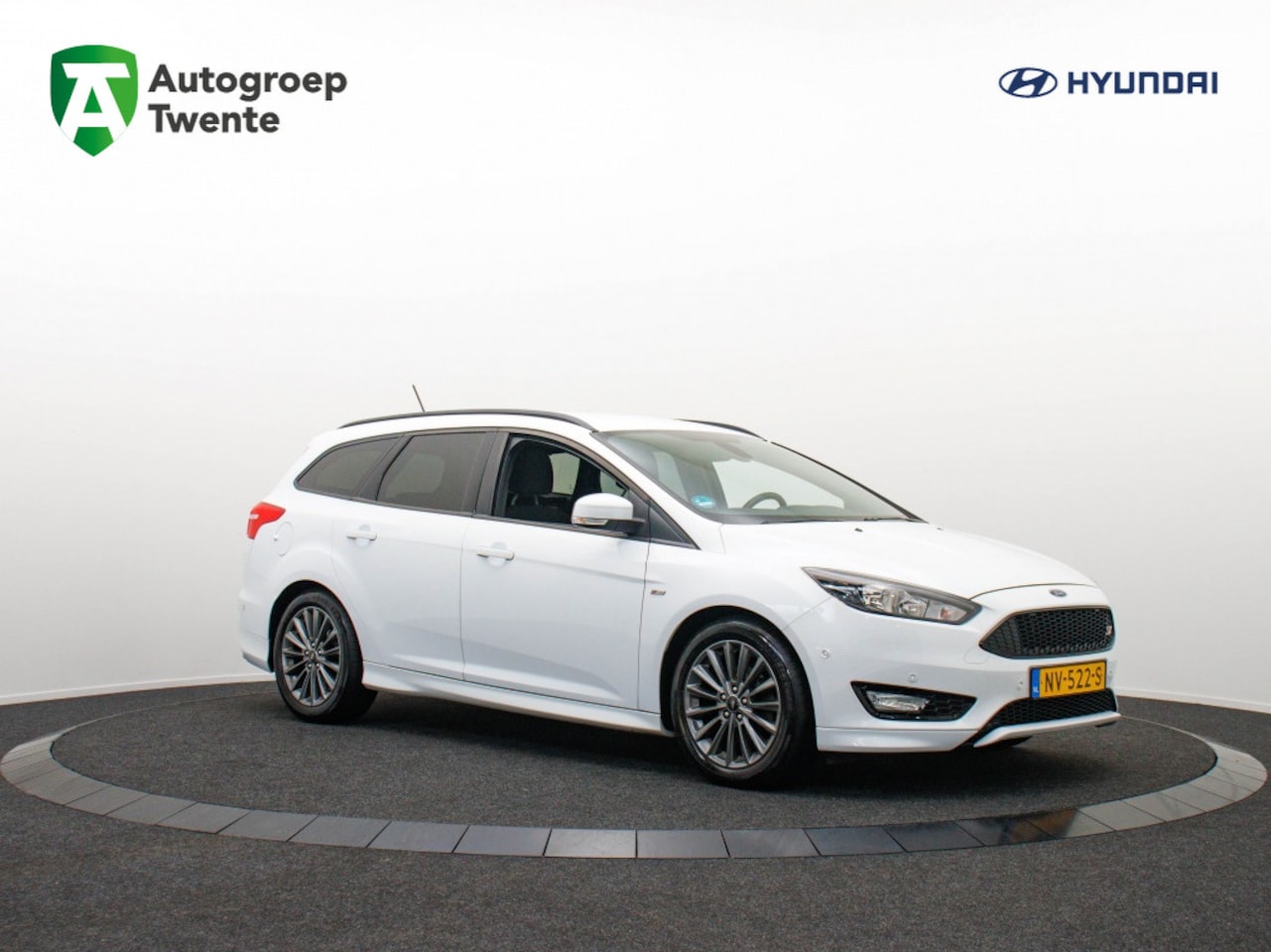 Ford Focus Wagon - 1.0 ST-Line | Trekhaak | Navigatie | Auto. inparkeren - AutoWereld.nl