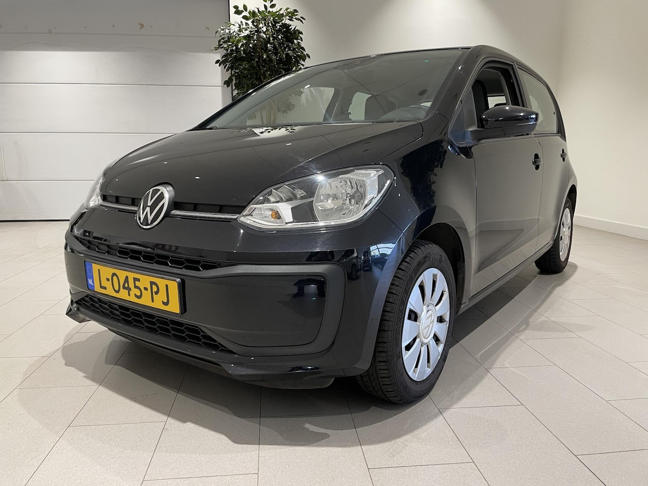 Volkswagen Up! - GP 1.0 65 PK | Airco | Bluetooth | DAB+ | Telefoonhouder | Elektrische ramen | LED dagrijv - AutoWereld.nl