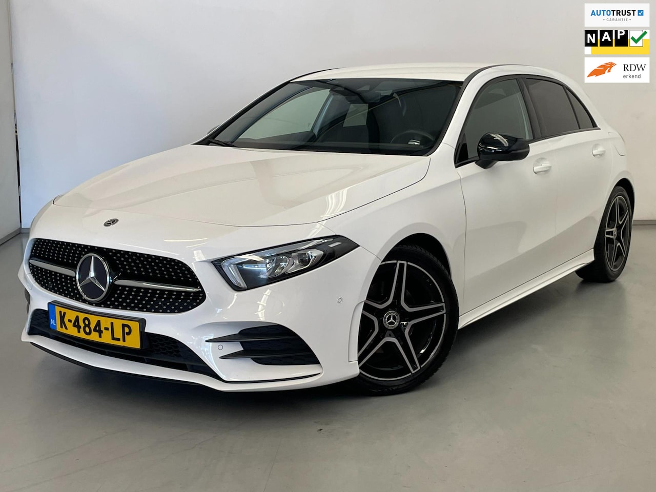 Mercedes-Benz A-klasse - 180 / AMG / BTW / NL-auto / Sfeerverlichting - AutoWereld.nl