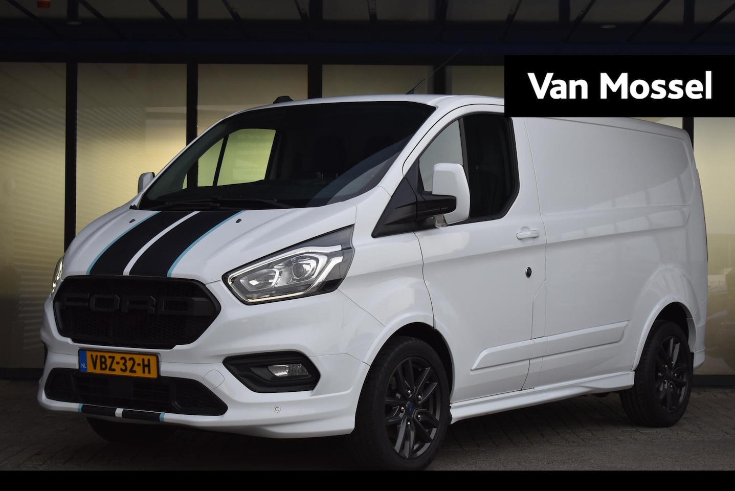 Ford Transit Custom - 290 2.0 TDCI L1H1 Sport LM | Cruise Control | Bluetooth | Parkeersensoren V/A | Vooruitver - AutoWereld.nl