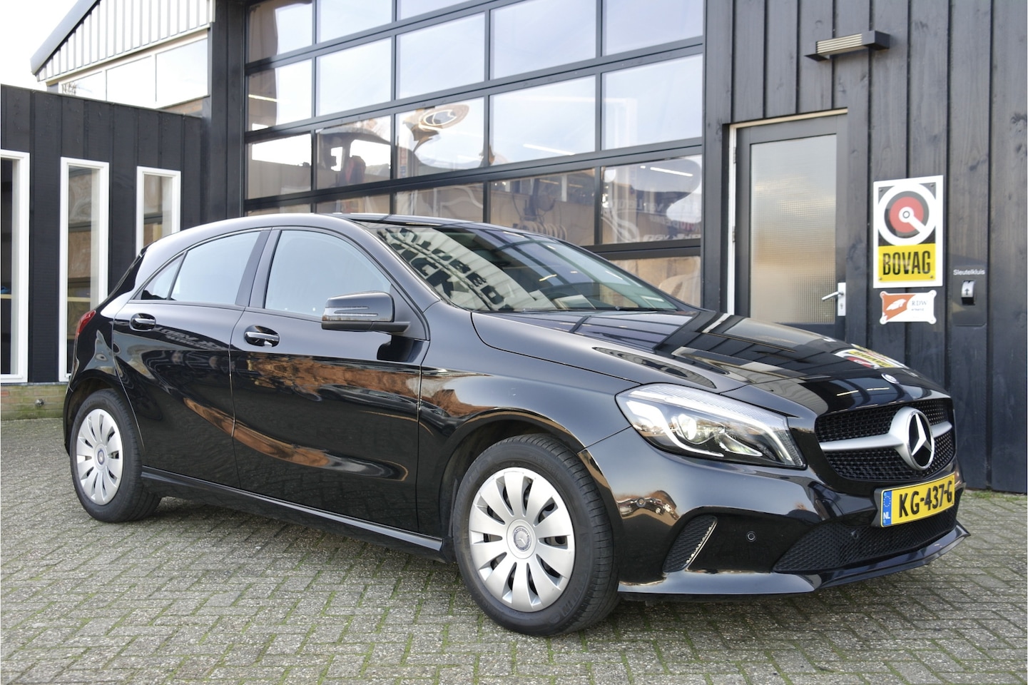 Mercedes-Benz A-klasse - 160 Ambition | NL-Auto | Cruise | LED | Dealer Onderhouden - AutoWereld.nl