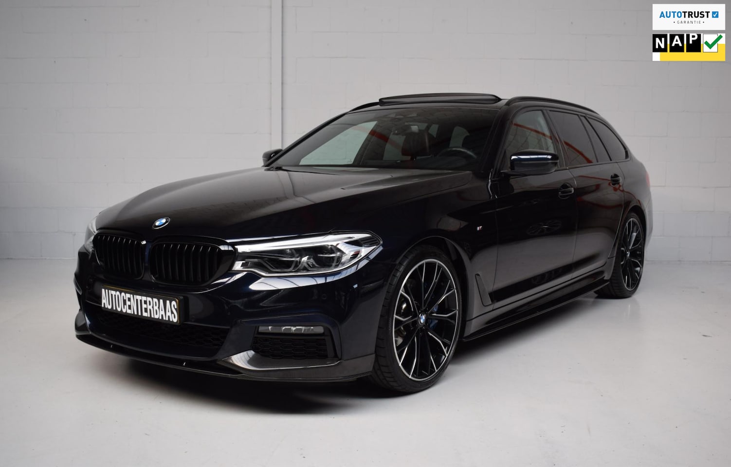 BMW 5-serie Touring - 530i 252PK AUT8 M-SPORT ORG.NED / PANORAMADAK / NAPPA- LEER / CAMERA / PERFORMANCE / NAP / - AutoWereld.nl