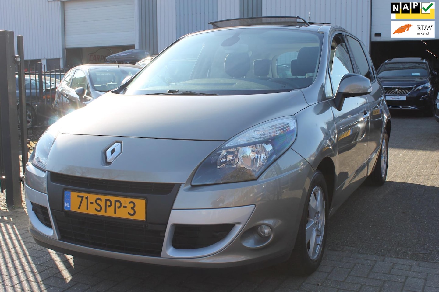 Renault Scénic - 2.0 Dynamique Aut. Pano Navi Trekhaak! - AutoWereld.nl