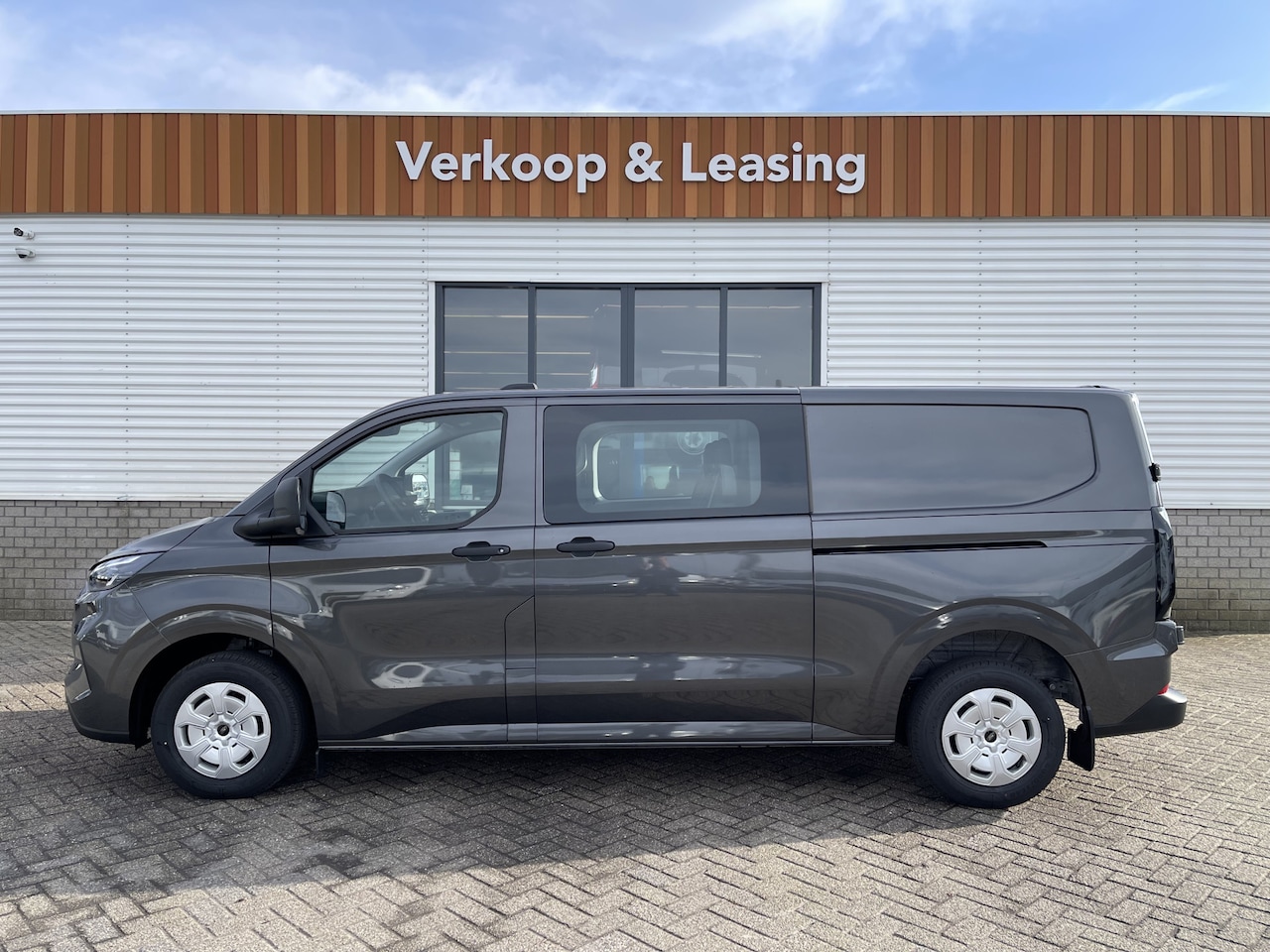 Ford Transit Custom - 320 2.0 TDCI L2H1 Trend originele Ford DC 5 persoons / vaste prijs rijklaar € 43.950 ex bt - AutoWereld.nl