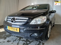 Mercedes-Benz B-klasse - 200 - Airco - Navi - Trekhaak - Schade