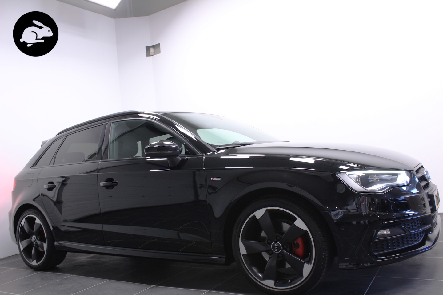 Audi A3 Sportback - 1.2 TFSI S-Line/All Black/18 inch/Led/Alcantara - AutoWereld.nl