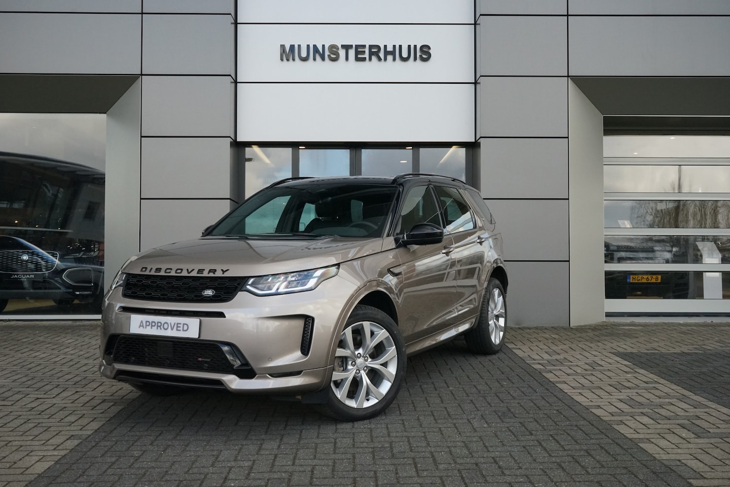 Land Rover Discovery Sport - P300e 1.5 R-Dynamic S | Voorstoelen / Achterbank verwarmd | Keyless entry | - AutoWereld.nl