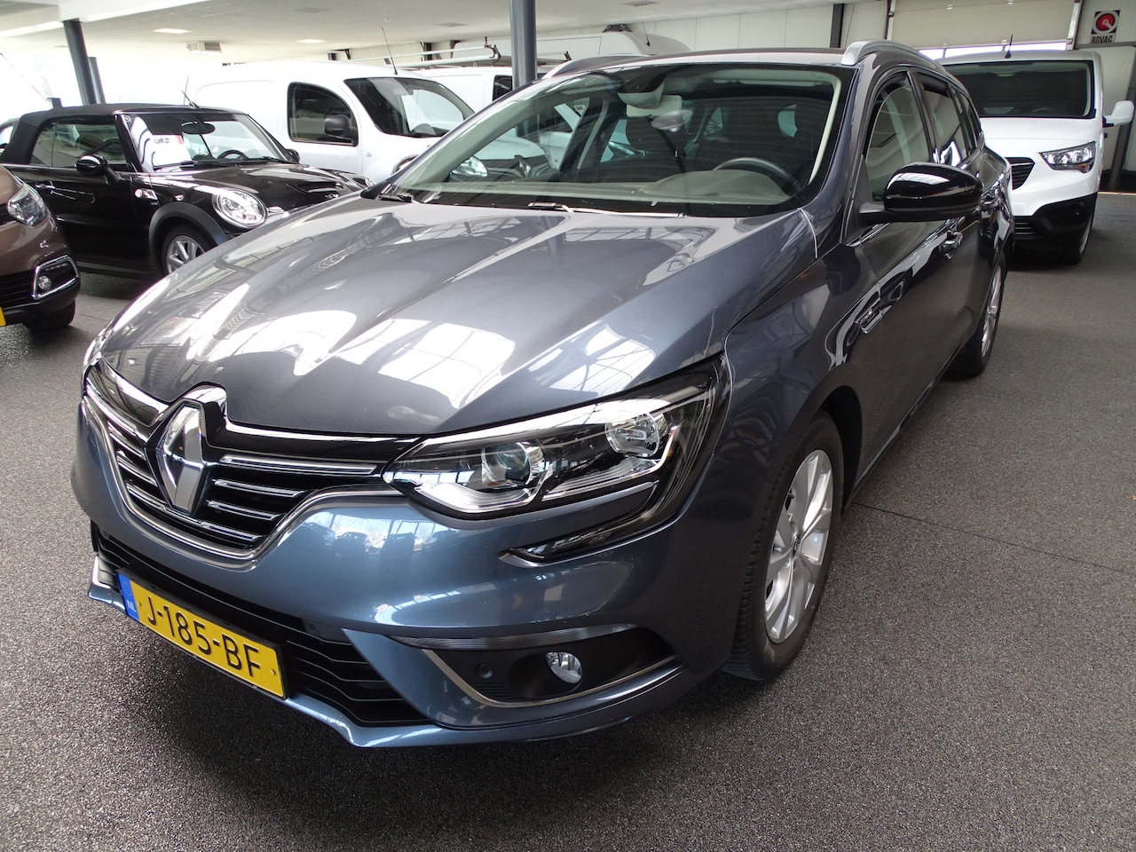 Renault Mégane Estate - 1.3 TCe Limited 1.3 TCe Limited 141PK, 1700Kg trekgew. - AutoWereld.nl