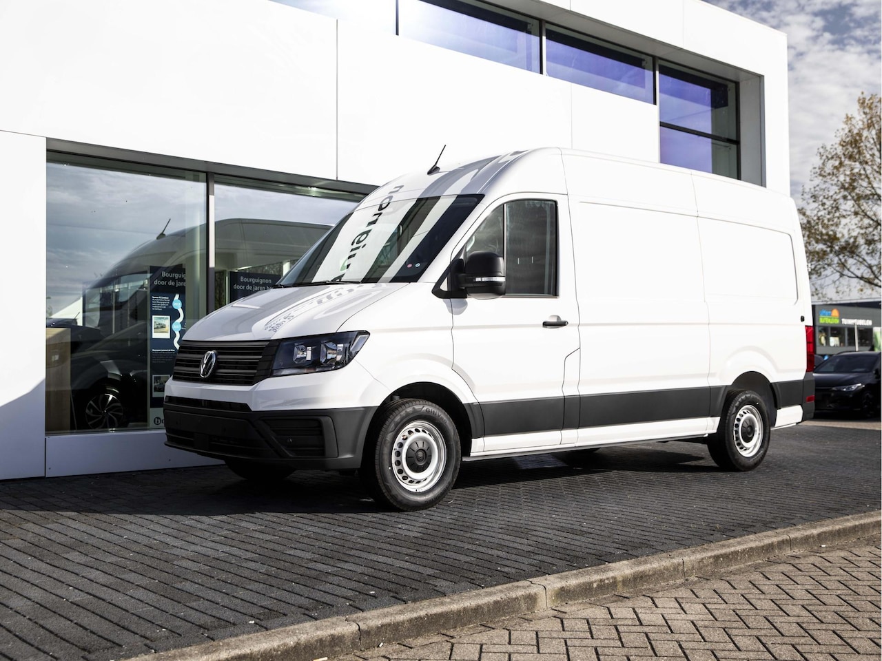 Volkswagen Crafter - Trendline L3 2.0 TDI 140 pk GVW 3.0T | 369734 | Trekhaak | App connect | Navigatie | Achte - AutoWereld.nl