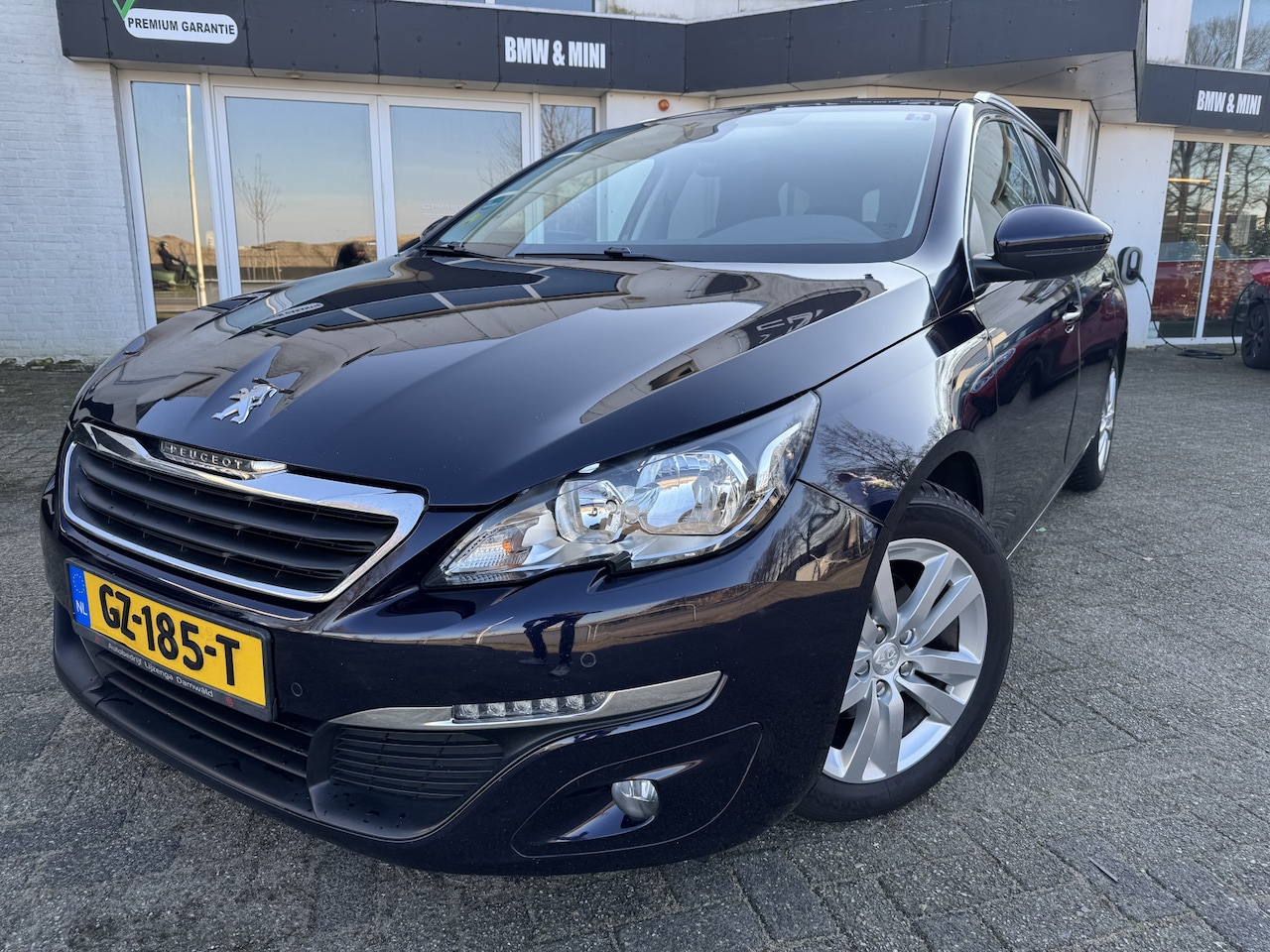 Peugeot 308 SW - Panoramadak, trekhaak, DAB tuner, NAVIGATIE, Zomer/winter wielen, dakdragers 1.6 BlueHDI B - AutoWereld.nl