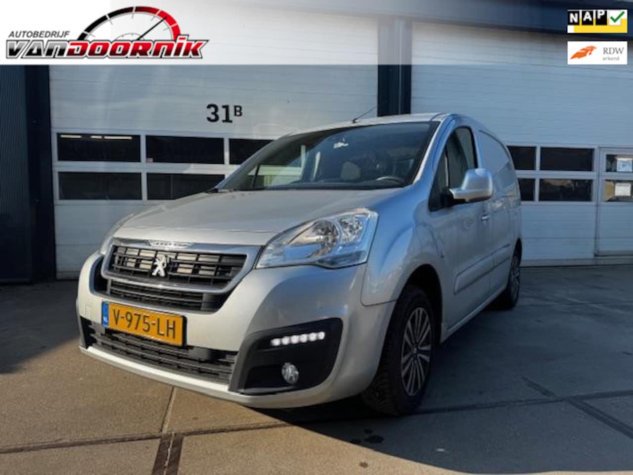 Peugeot Partner - 120 1.6 BlueHDi 120 L1 Premium S&S - AutoWereld.nl