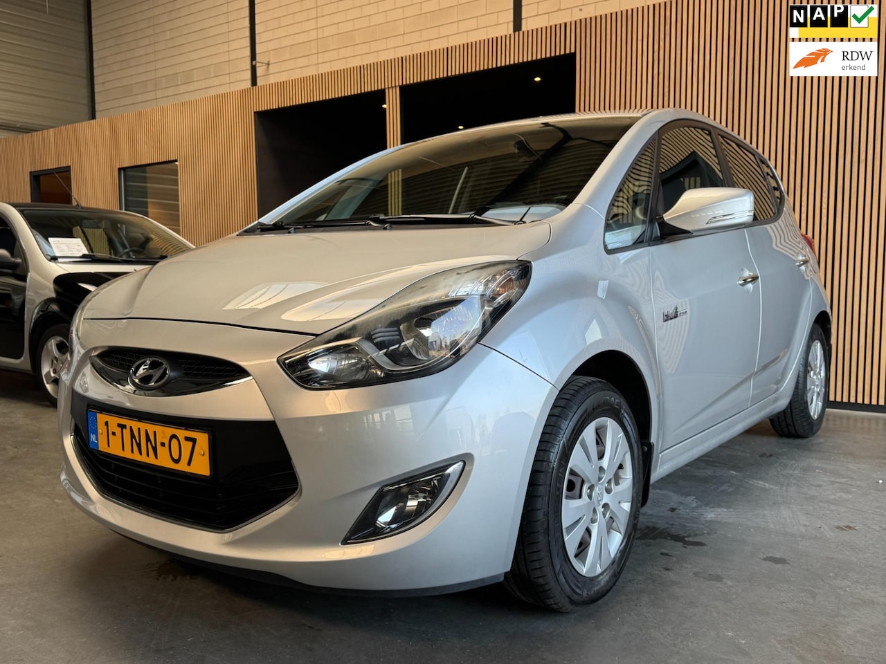 Hyundai ix20 - 1.4i i-Motion Airco|PDC|Trekhaak|Nieuw APK|NAP - AutoWereld.nl