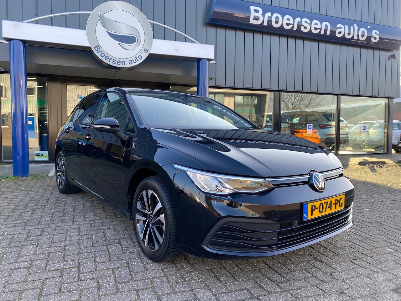 Volkswagen Golf - 1.0 TSI 110pk Life met Camera, DigiDash en Stoelverwarming - AutoWereld.nl