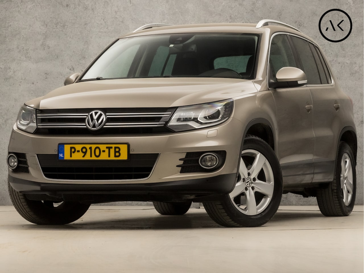 Volkswagen Tiguan - 2.0 TSI 4motion R-line Sport 180Pk Automaat (NAVIGATIE, CLIMATE, STOELVERWARMING, ALCANTAR - AutoWereld.nl