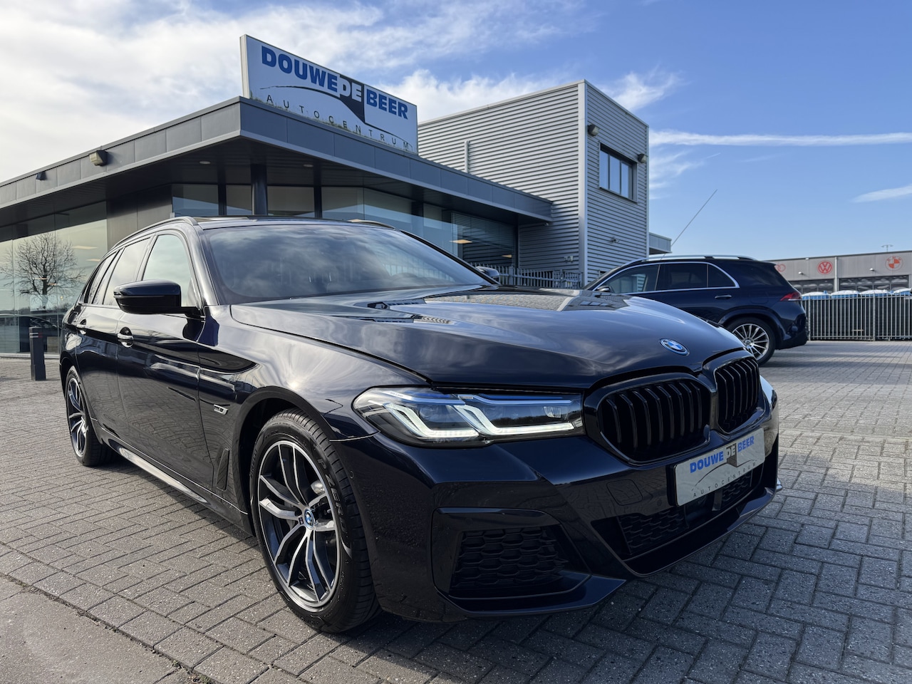 BMW 5-serie Touring - 530e M-Sport Pano-Dak | Driving assistant prof. | Stoelverw. | Camera | - AutoWereld.nl