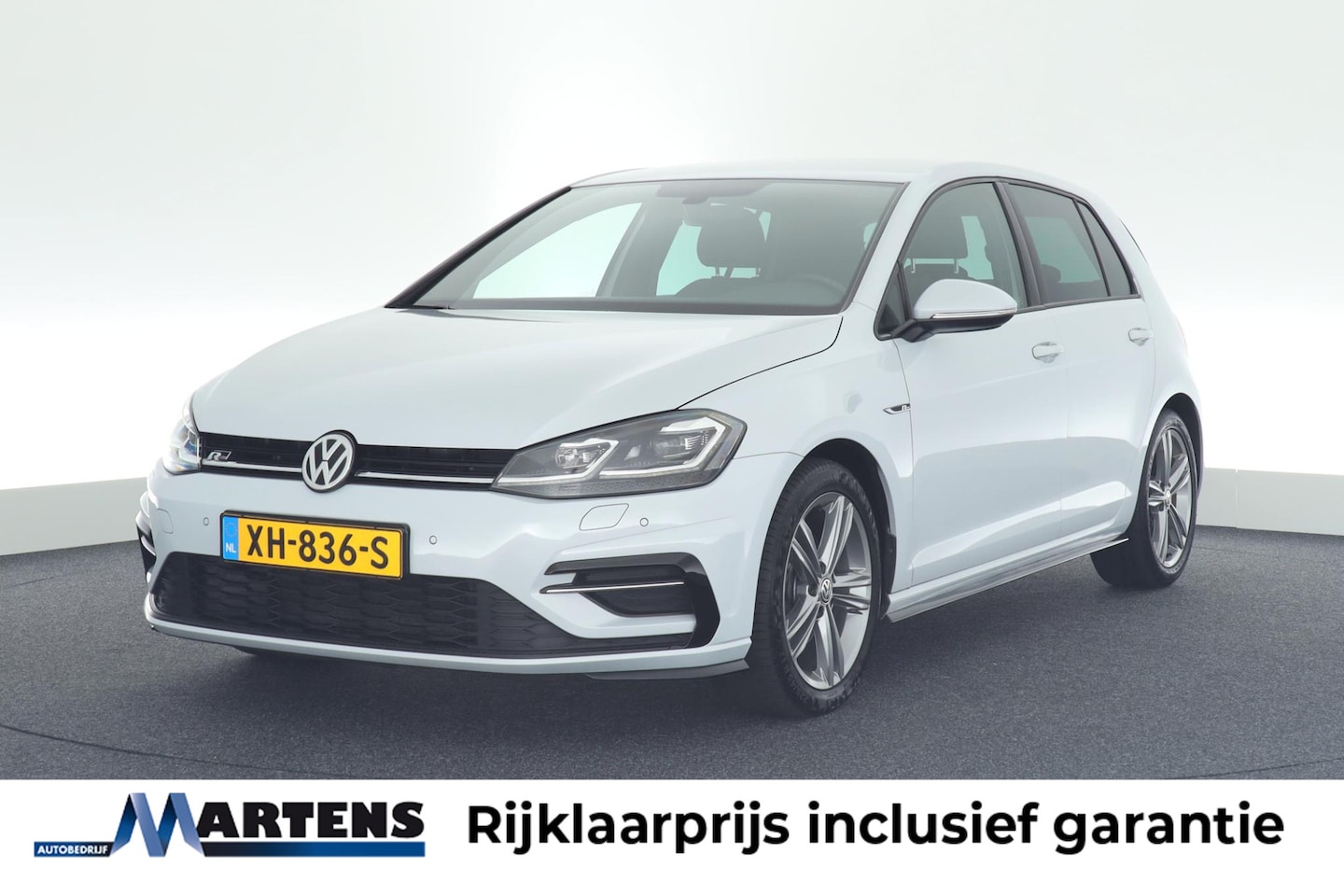 Volkswagen Golf - 1.5 TSI 150pk DSG 2x R-Line Keyless Camera Led Virtual Cockpit Stoelverwarming Navigatie - AutoWereld.nl