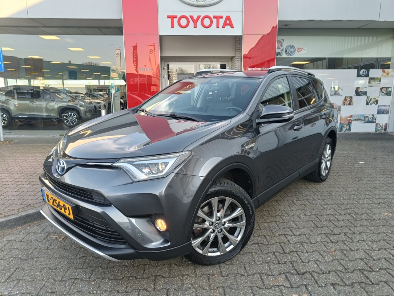 Toyota RAV4 - 2.5 Hybrid AWD Executive Business | Trekhaak | Navi | Sensoren v - AutoWereld.nl