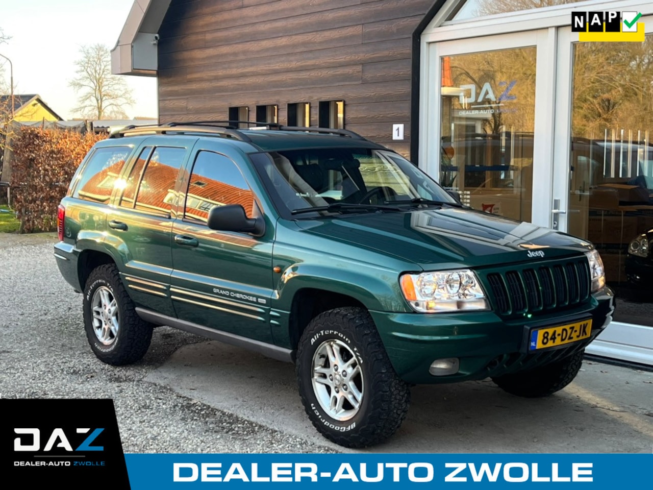 Jeep Grand Cherokee - 4.0i Laredo Aut/Ecc/Leer/Youngtimer!! - AutoWereld.nl