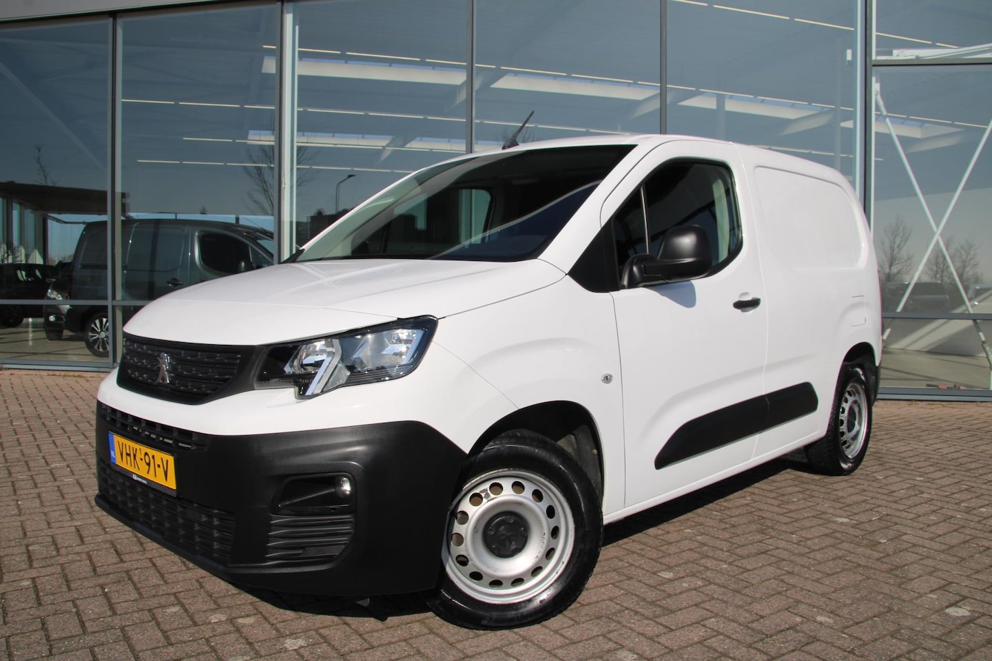 Peugeot Partner - 1.5 BlueHDI 100pk Premium Airco Navi Zijdeur Euro6 1e eigenaar - AutoWereld.nl