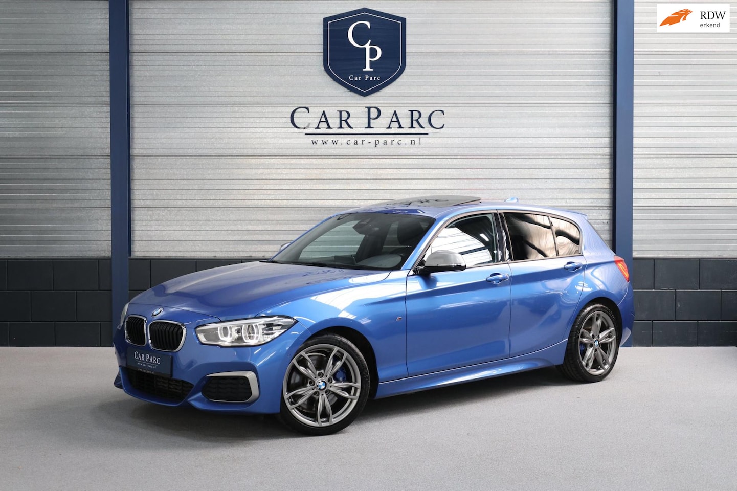 BMW 1-serie - M135i xDrive LED/SCHUIFDAK/ALCANTARA+S.VERWARMING/LMV/CAM/CRUISE/ECC/12 MND GARANTIE! - AutoWereld.nl