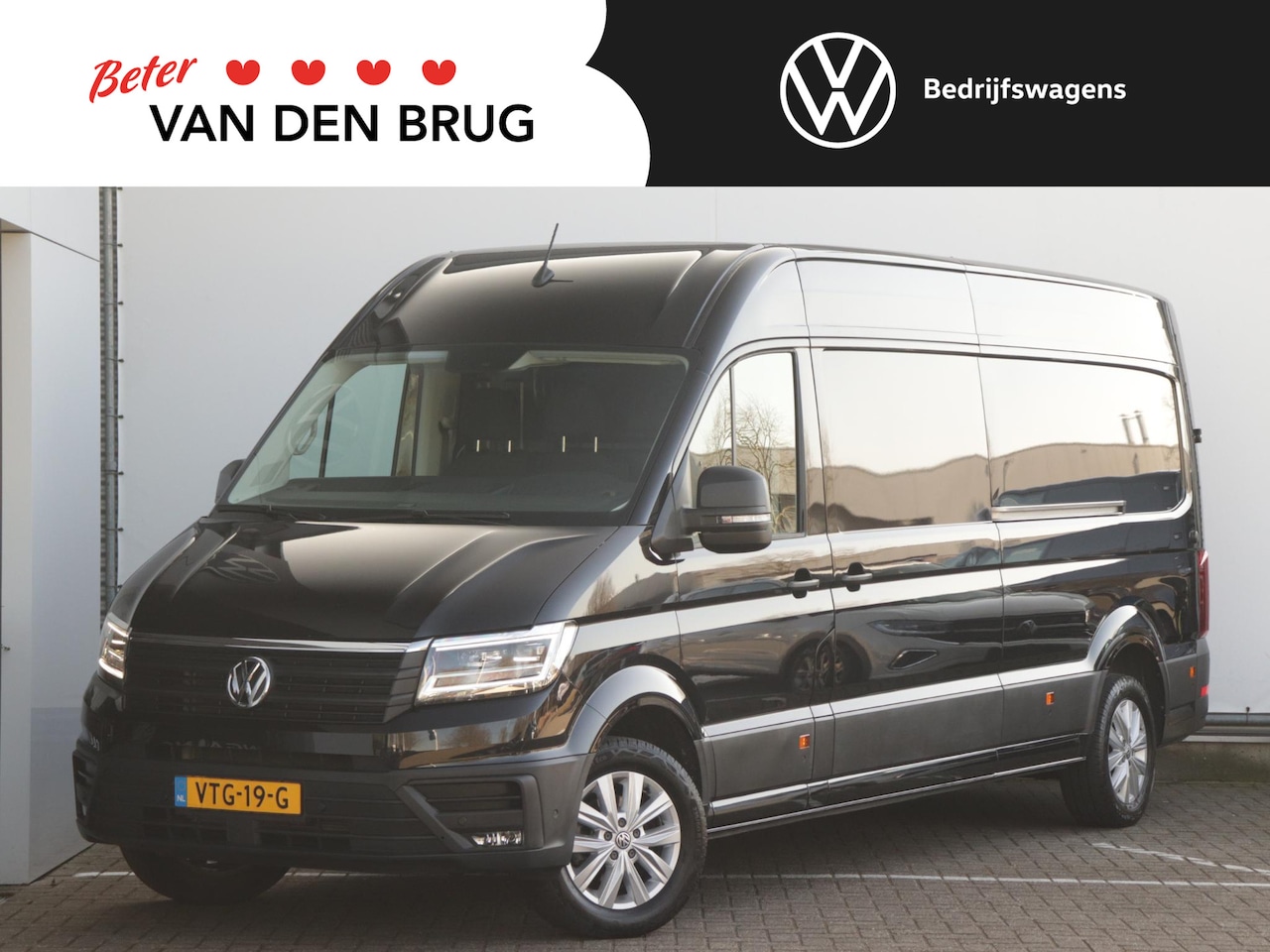 Volkswagen Crafter - 35 2.0 TDI L4H3 Highline 170pk Automaat | 2x Schuif | LED | NAVI | Camera | ACC | Trekhaak - AutoWereld.nl