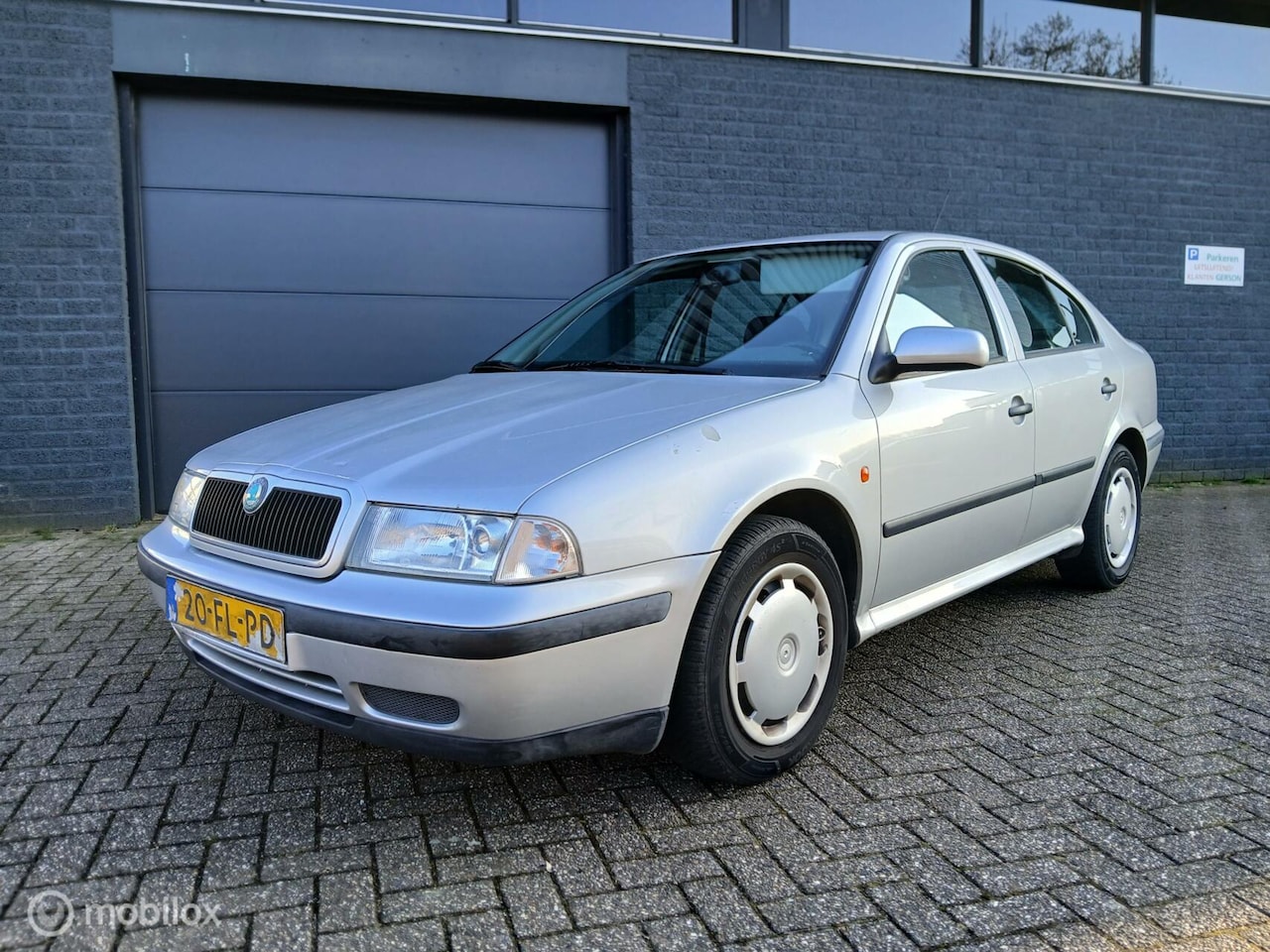 Skoda Octavia - 1.6 GLXi 5-Deurs Hatchback - AutoWereld.nl