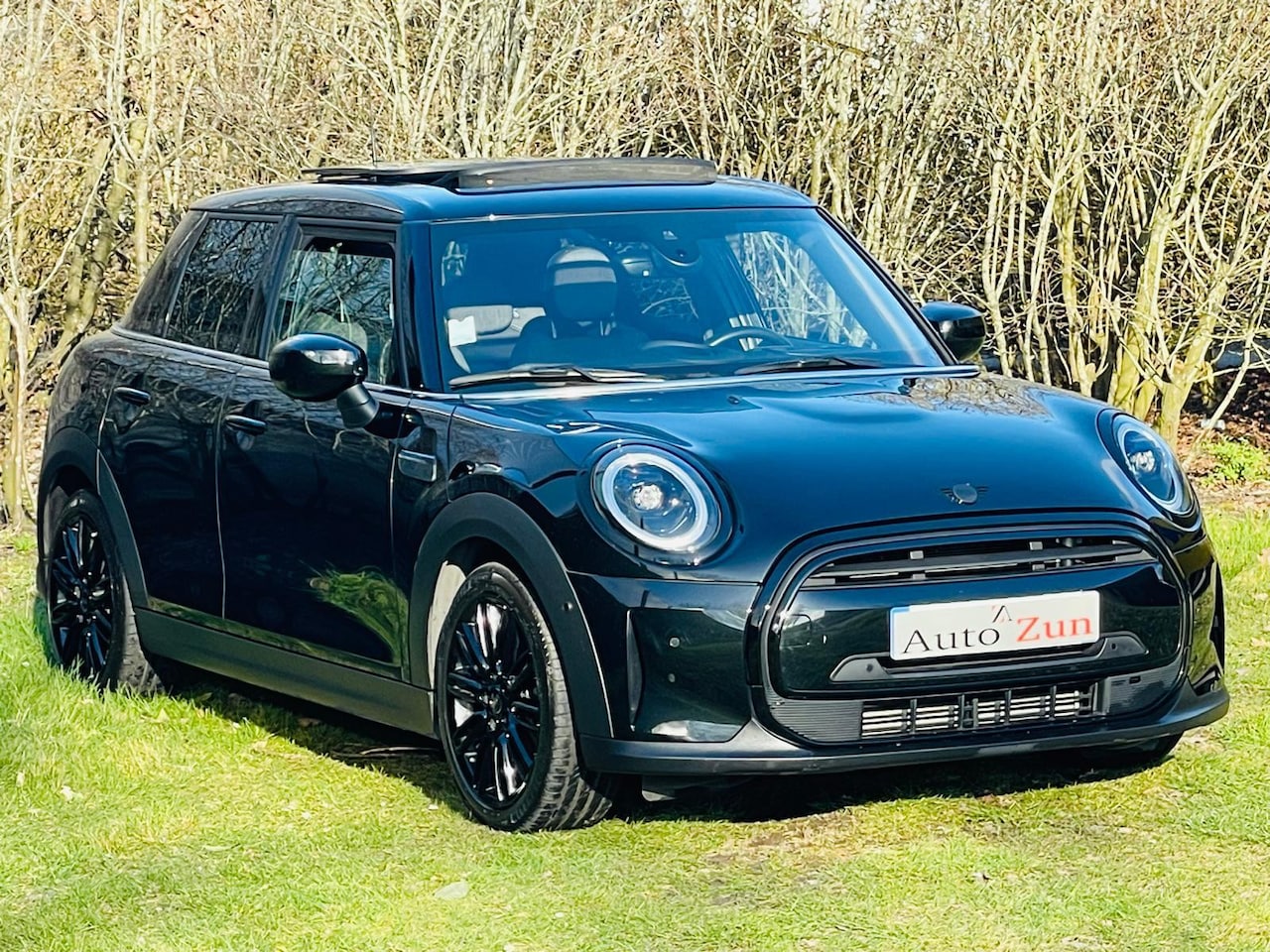 MINI Cooper - Mini 1.5 Camden Plus Edition/Aut/Navi/Multifunctioneel/Pano - AutoWereld.nl