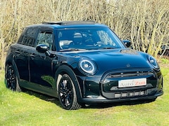 MINI Cooper - 1.5 Camden Plus Edition/Aut/Navi/Multifunctioneel/Pano