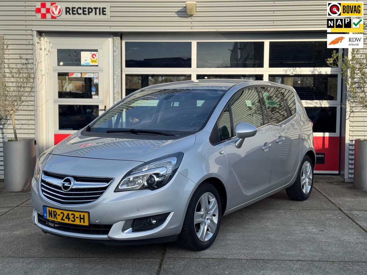 Opel Meriva - 1.4 Turbo Blitz / Navi / Cruise / A.Cam / Stuurverw / Stoelverw - AutoWereld.nl