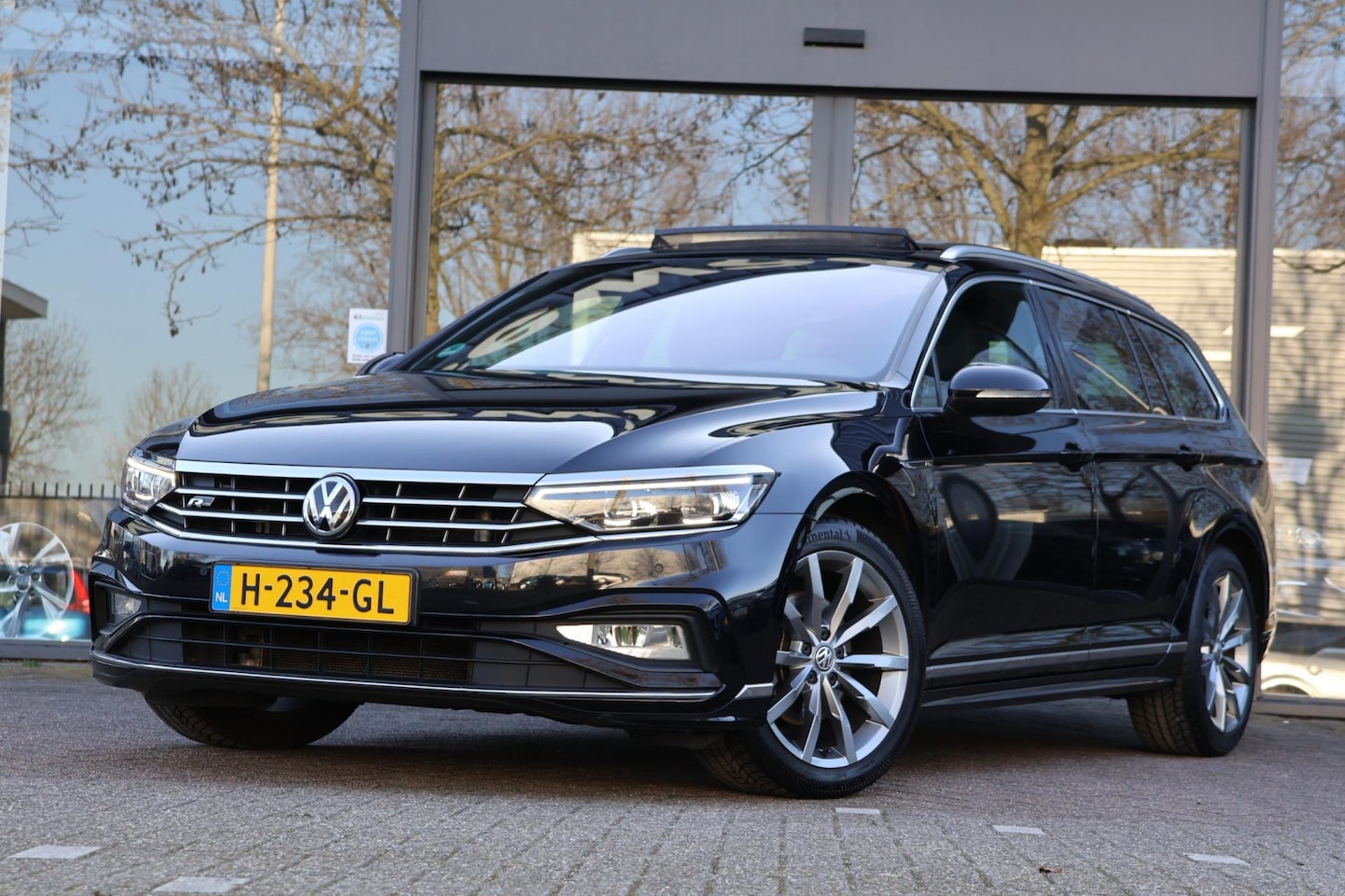 Volkswagen Passat Variant - 1.5 TSI Elegance R Line Panorama Virtual Adaptive - AutoWereld.nl