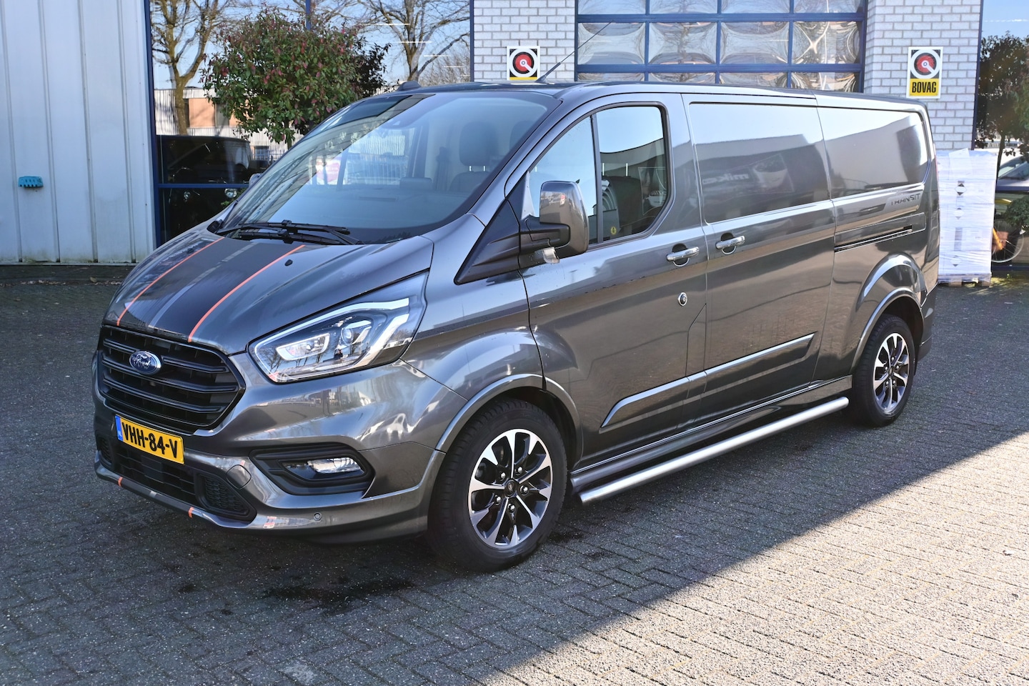 Ford Transit Custom - Sport L2 2.0 TDCI 185 pk 3200 KG trekhaak, 2 Schuifdeuren, Standkachel, Xenon, ACC - AutoWereld.nl