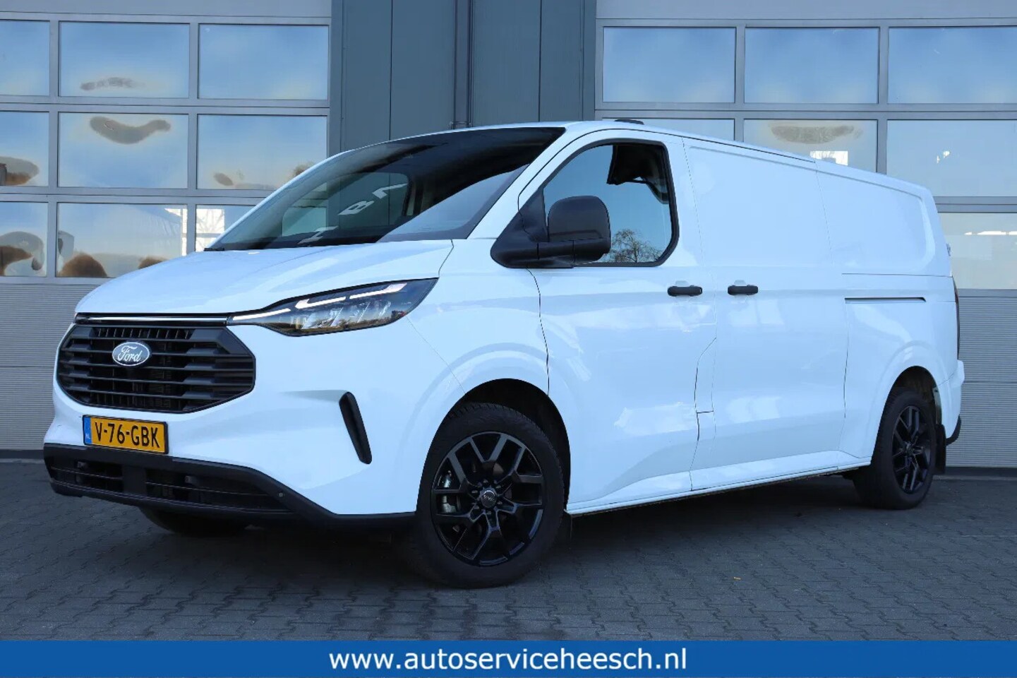 Ford Transit Custom - 2.0 TDCi 170PK L2H1 l 2x SCHUIFDEUR l NAVI l 18" LMV l ACC l CAMERA - AutoWereld.nl