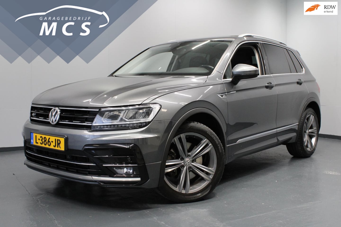 Volkswagen Tiguan - 2.0 TSI 4Motion Highline Business R / Pano / Trekhaak / Navi - AutoWereld.nl