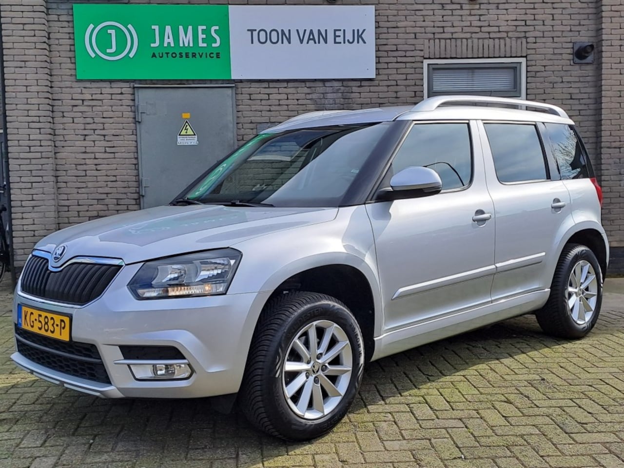 Skoda Yeti - 1.2 TSI / 105pk AMBITION Trekhaak - all seasonbanden -Navigatie - AutoWereld.nl